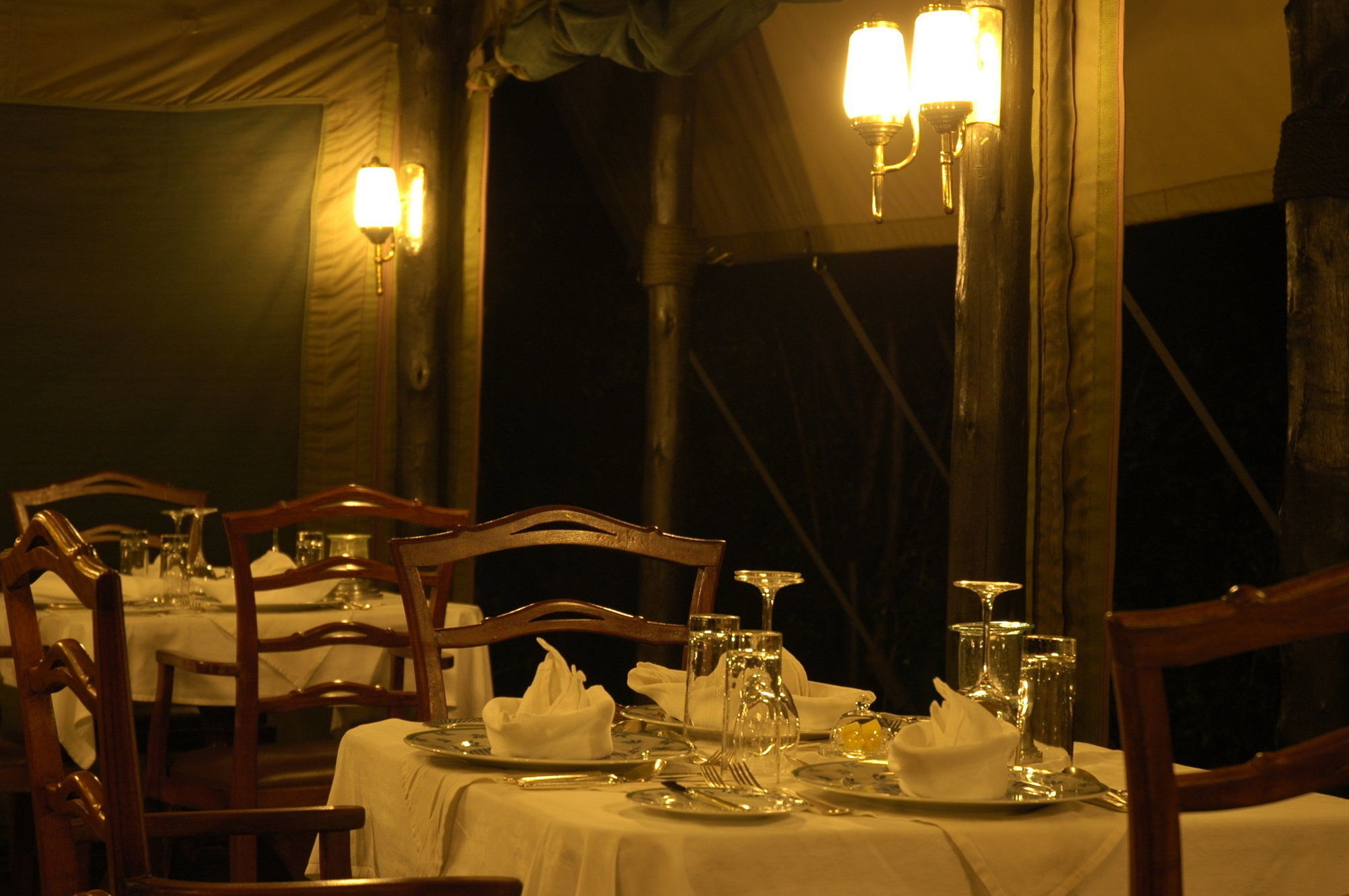 Kirawira Serena Camp Robanda Restoran fotoğraf